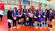 Kaman’da 23 Nisan Coşkusu  Voleybol Turnuvasıyla Taçlandı