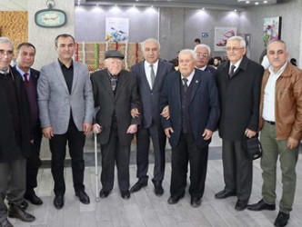 BAŞKAN ÇOLAK EMEKLİ ÖĞRETMENLERİ UNUTMADI