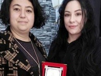 AK Parti Kadın Kollarından Esnafa Plaket