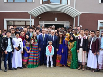 Vali Akın, yabancı uyruklu öğrencilerle buluştu