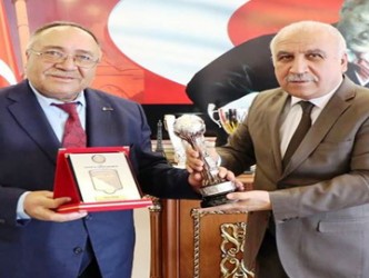 Başkan Çolak Adem Göçer’i tebrik etti