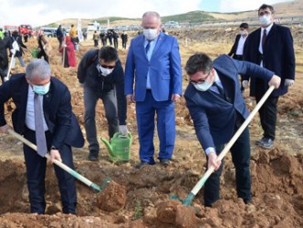 Milli Ağaçlandırma Gününde Fidanlar toprakla buluşturuldu