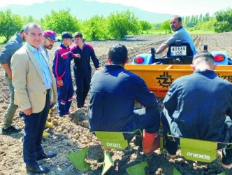 Öğrenciler Hem Öğreniyorlar, Hemde  aile Bütçesine Katkıda Bulunuyorlar