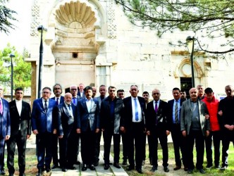 Vali Demiryürek, Aşık Paşa’nın  Türbesini Ziyaret Etti ve  Türk Dili Paneline Katıldı