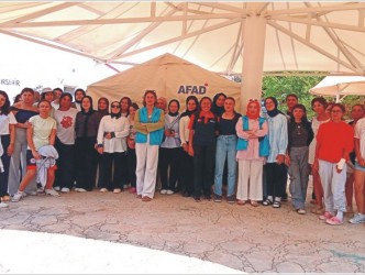 Hirfanlı Gençlik Kampı’nda  Afet Farkındalık ve Çadır  Kurma Eğitimi Verildi