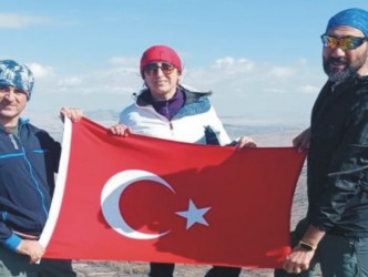 Cumhuriyet’in 102. Yılı Kaman  Kale Tepe Zirvesinde Kutlandı