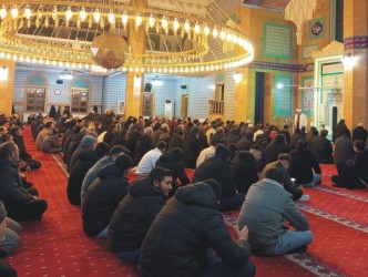 Miraç Kandili’nde Merkez  Çarşı Camii Dolup Taştı
