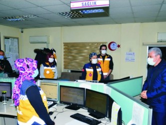 Vali İbrahim Akın, 24 saat esasına göre çalışan kurumları ziyaret ederek görev yapan personelin yeni yılını kutladı.