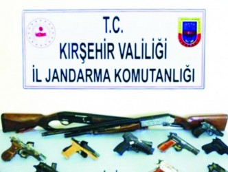 Silah ve mühimmat kaçakçıları yakalandı