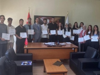 Dijital Pazarlama Zirvesi Gönüllülerine Teşekkür Belgesi Verildi